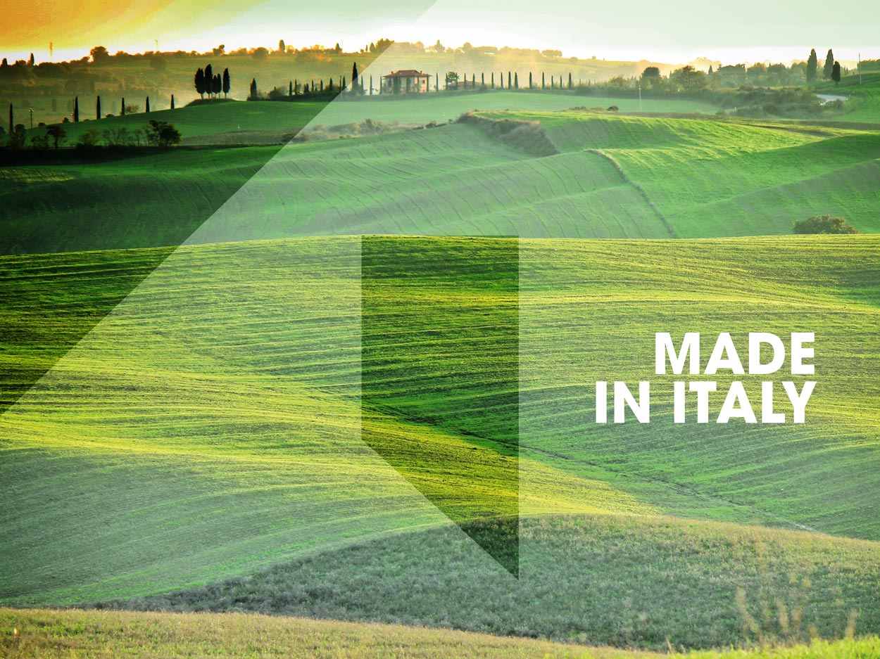 Uno splendido paesaggio rurale italiano alle prime luci dell'alba. Verde si avvale della qualità e della conoscenza Made in Italy in ogni suo progetto.